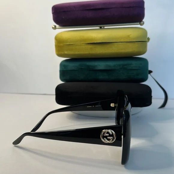 ?Authentic - New GUCCI Grey Rectangular Ladies  display picture 3
